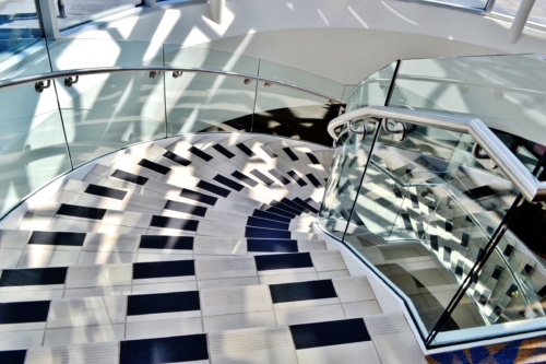 Incontiguous Contrast Stripes